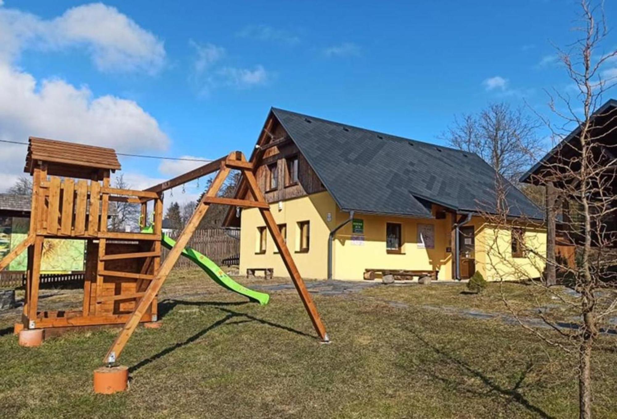 Pensiony A Ubytovani V Kempu Indiana Edrovice Luaran gambar